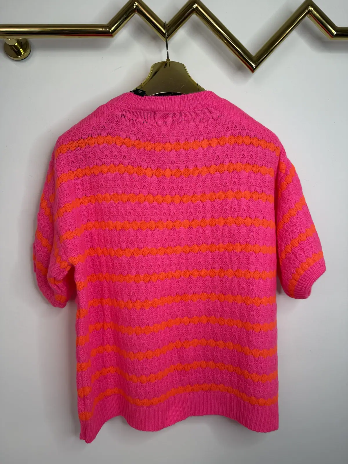 Sweter neon róż krótki rękaw – miniatura 9 z 10