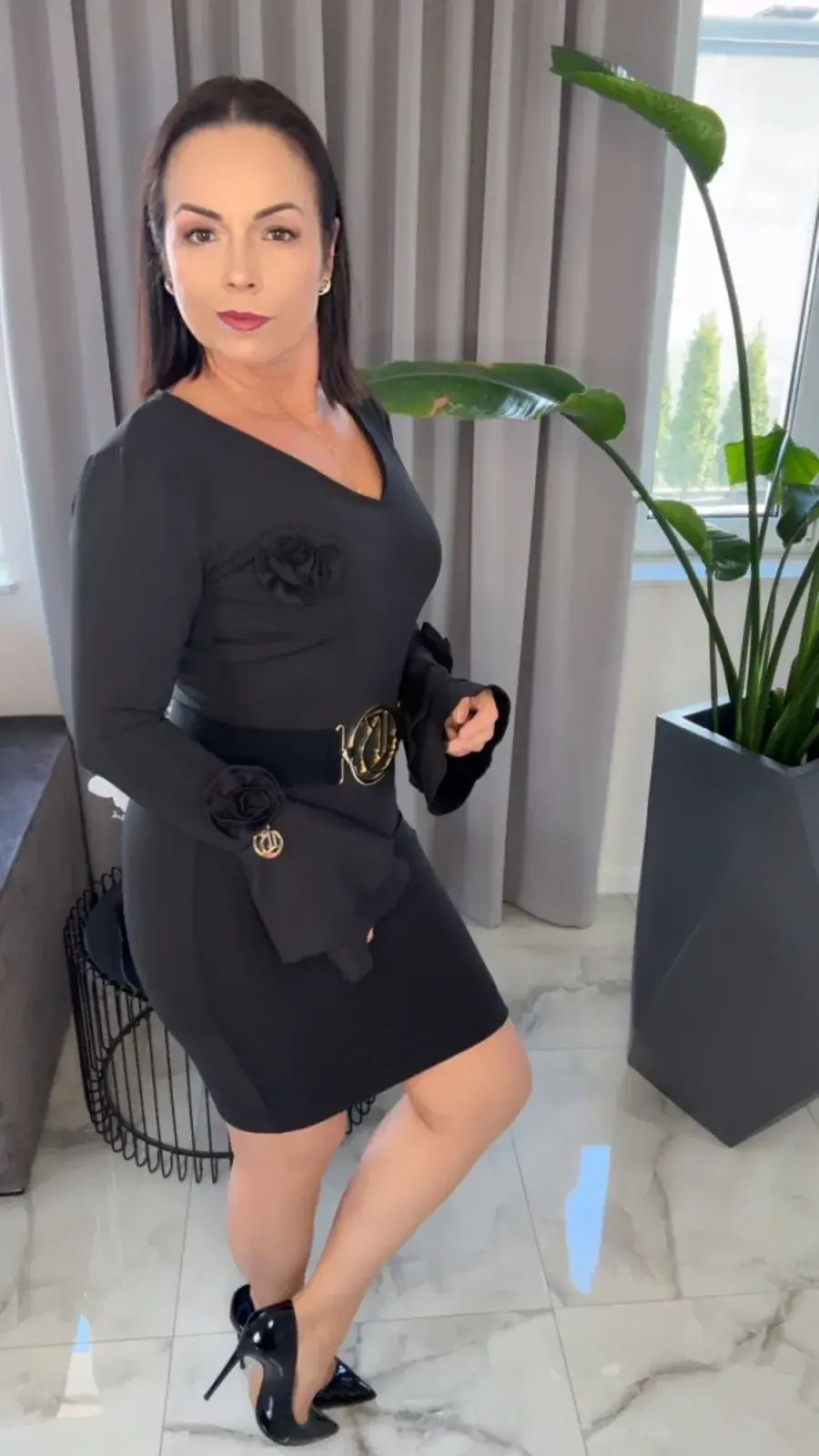 Sukienka Lola Bianka czarna z różą – miniatura 6 z 11