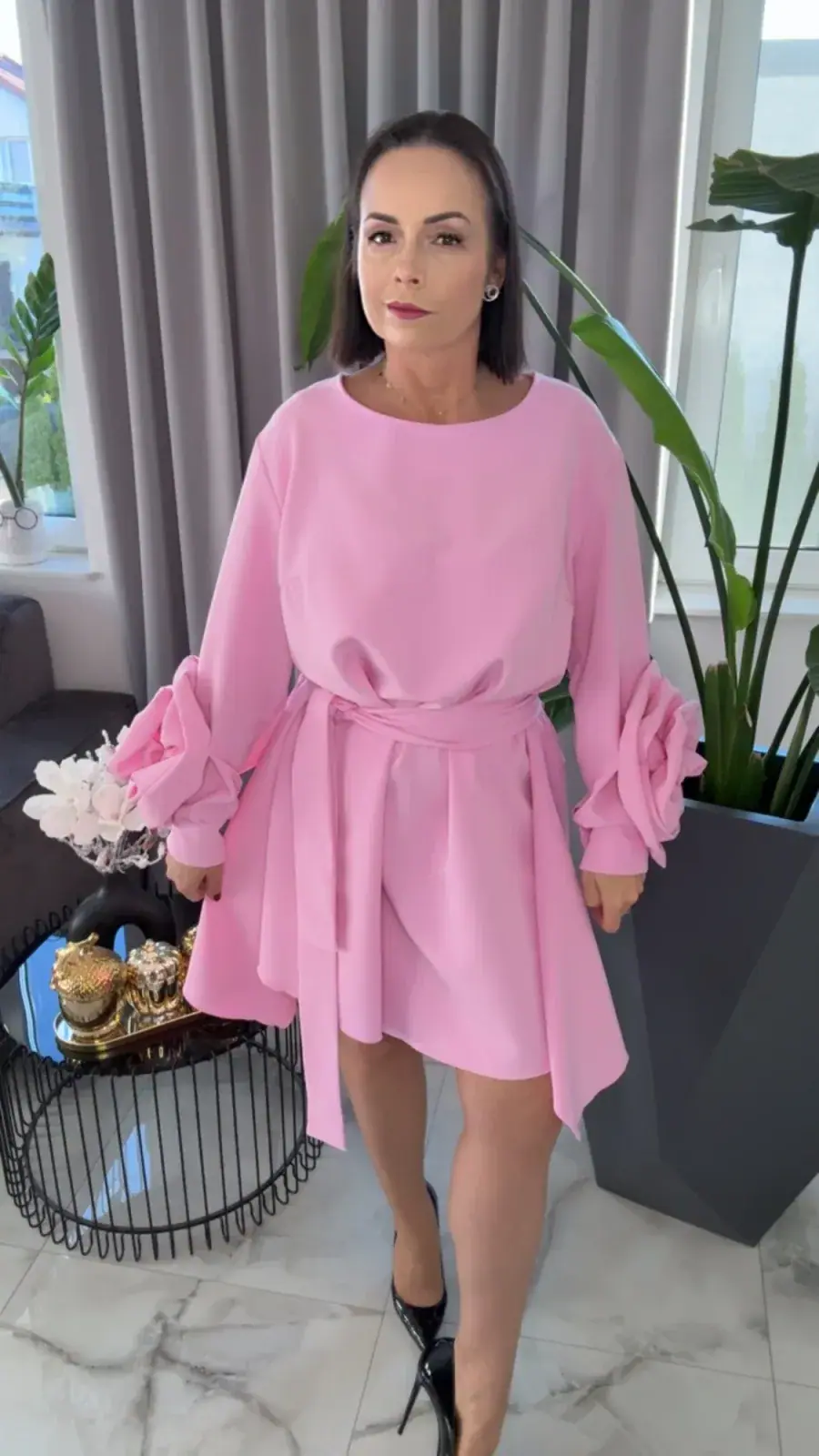 Sukienka Lola Bianka różowa legancka z różą – miniatura 6 z 19