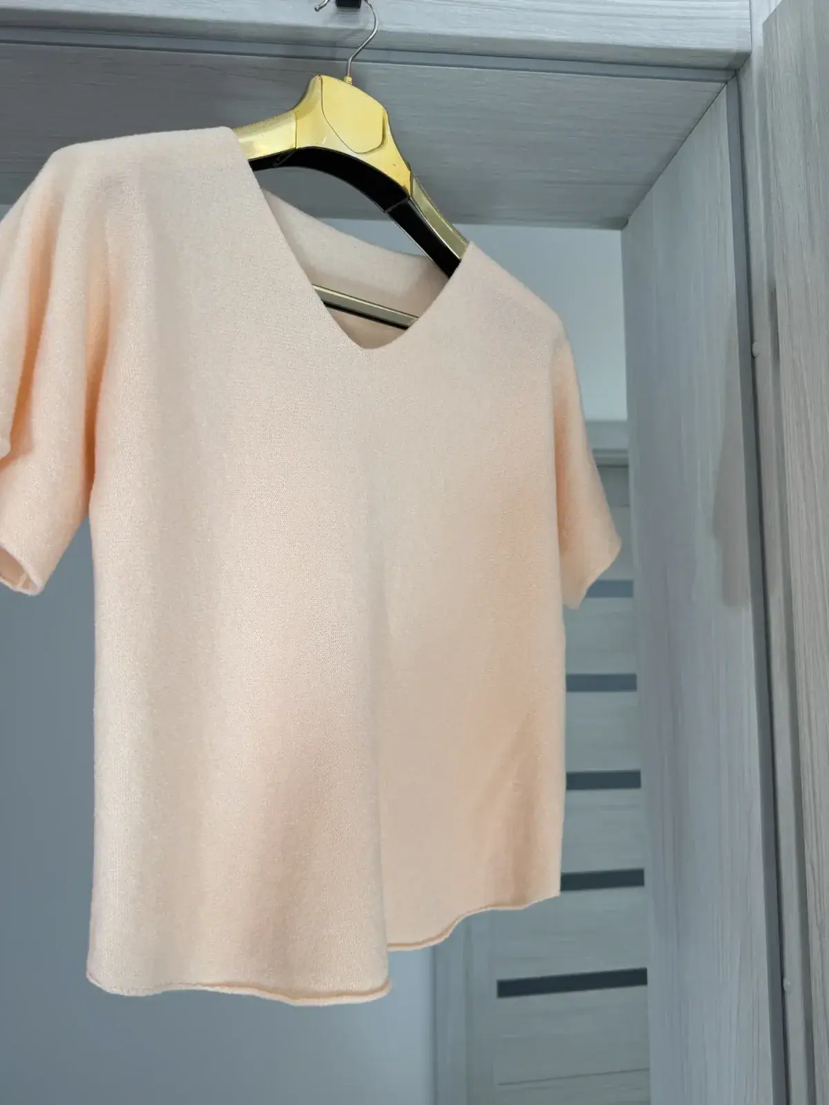 Sweter brzoskwiniowy krótki rękaw – miniatura 6 z 8