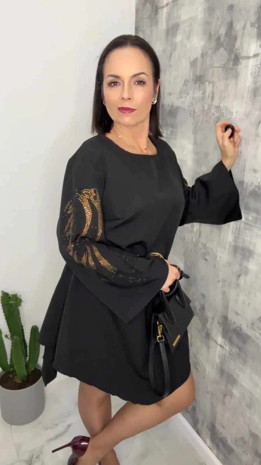 Sukienka Lola Bianka czarna elegancka – miniatura 5 z 7