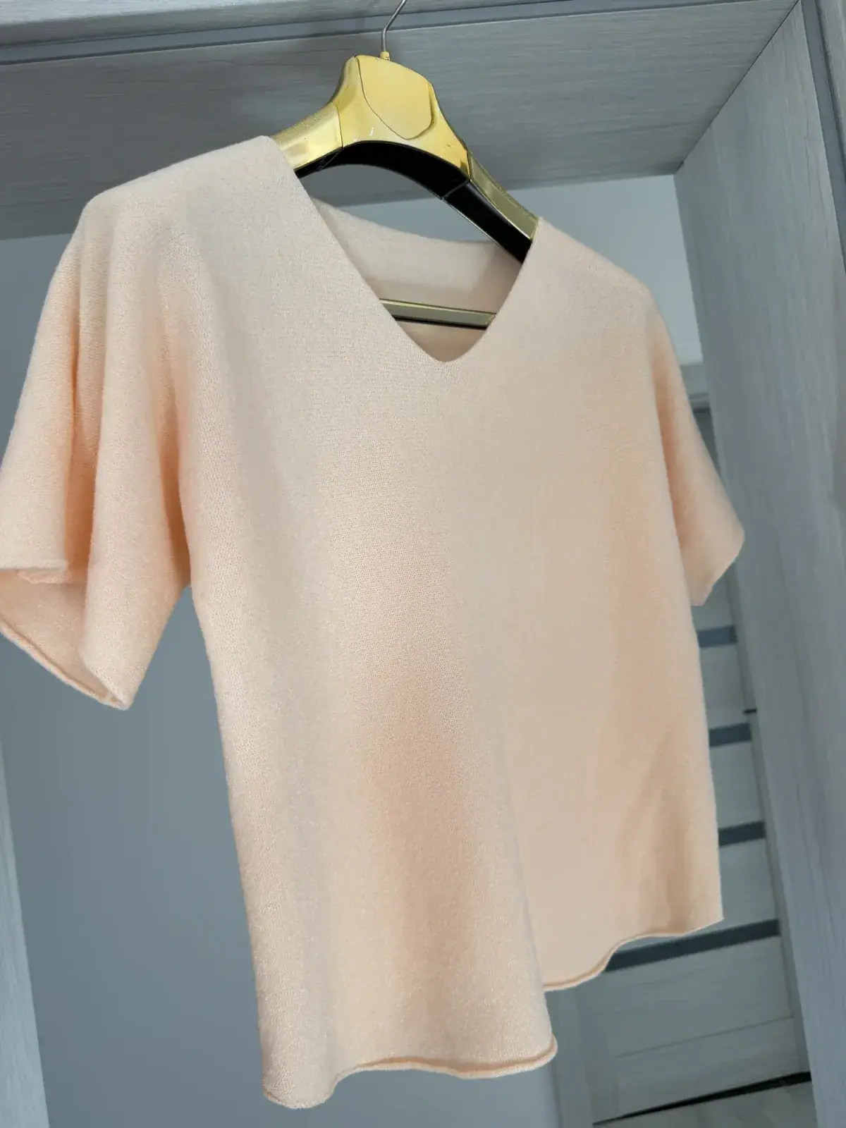 Sweter brzoskwiniowy krótki rękaw – miniatura 5 z 8