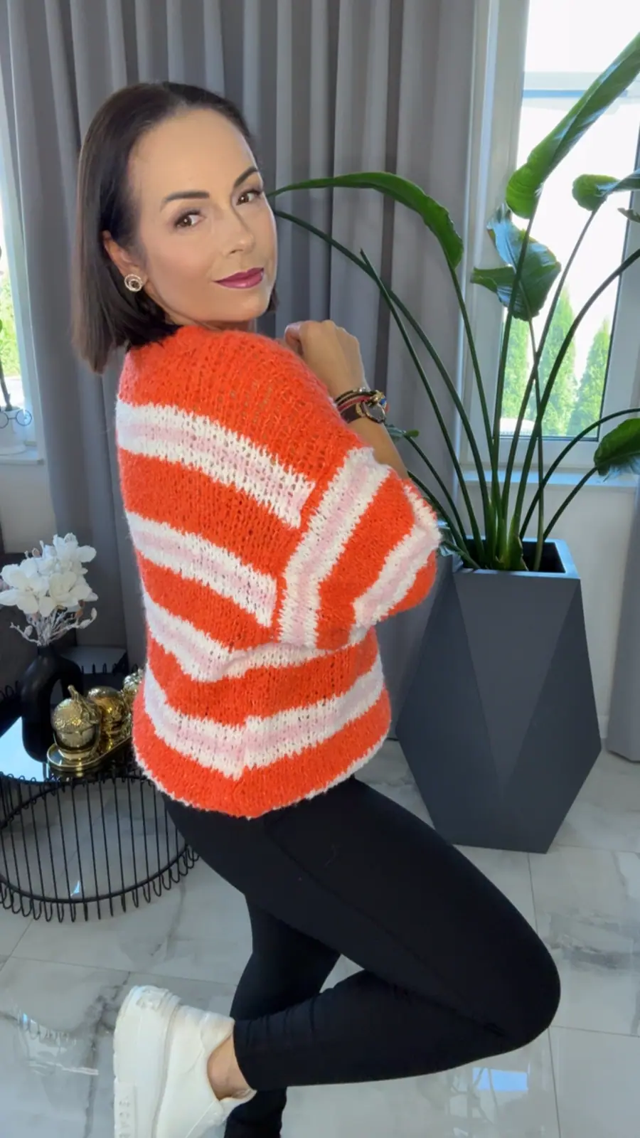 Sweter pomarańczowy w paski mięciutki wygodny – miniatura 3 z 8
