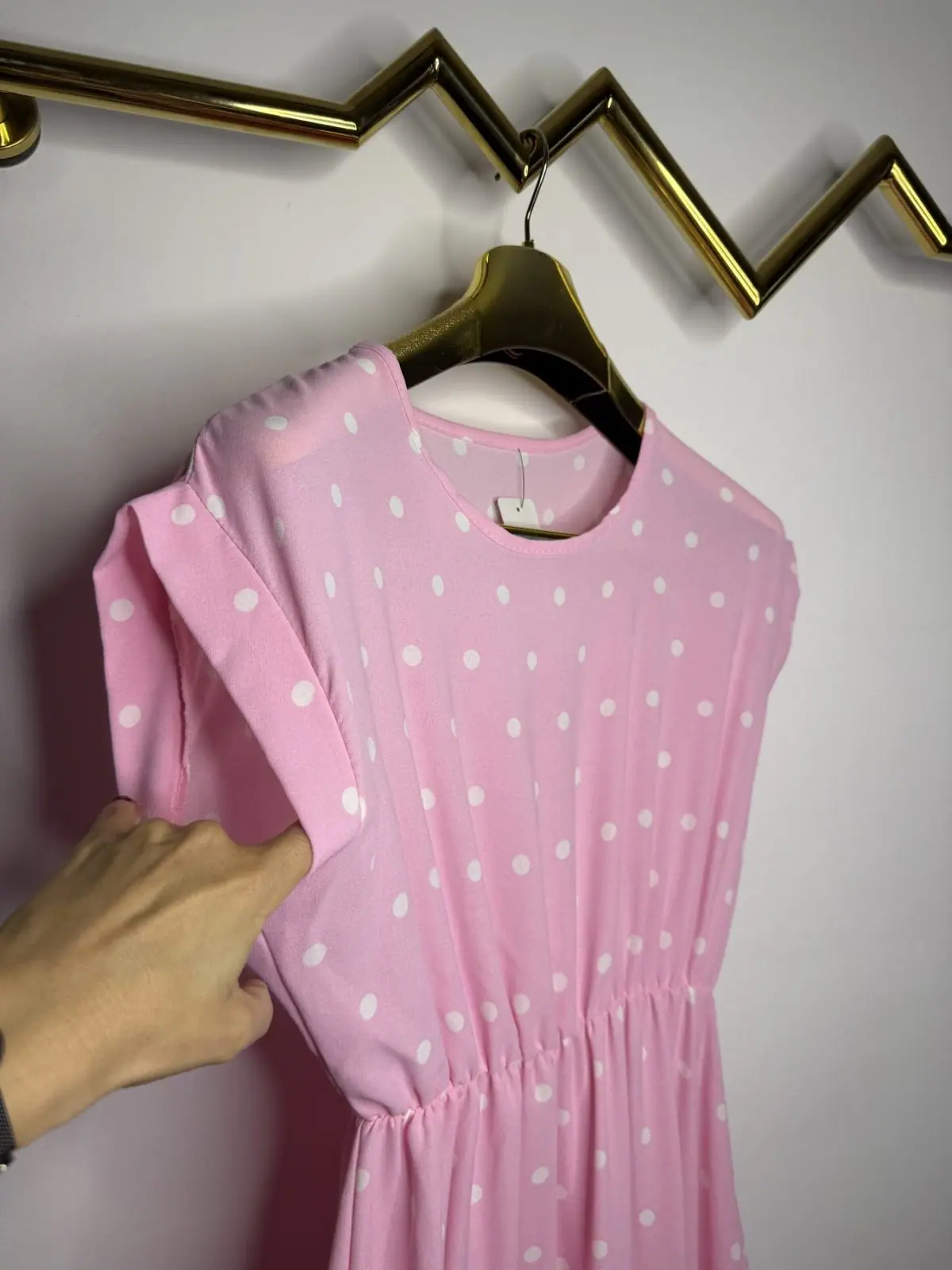 Sukienka różowa w grochy elegancka wizytowa – miniatura 7 z 11