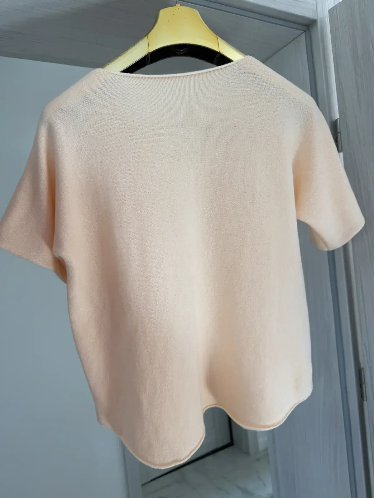 Sweter brzoskwiniowy krótki rękaw – miniatura 7 z 8