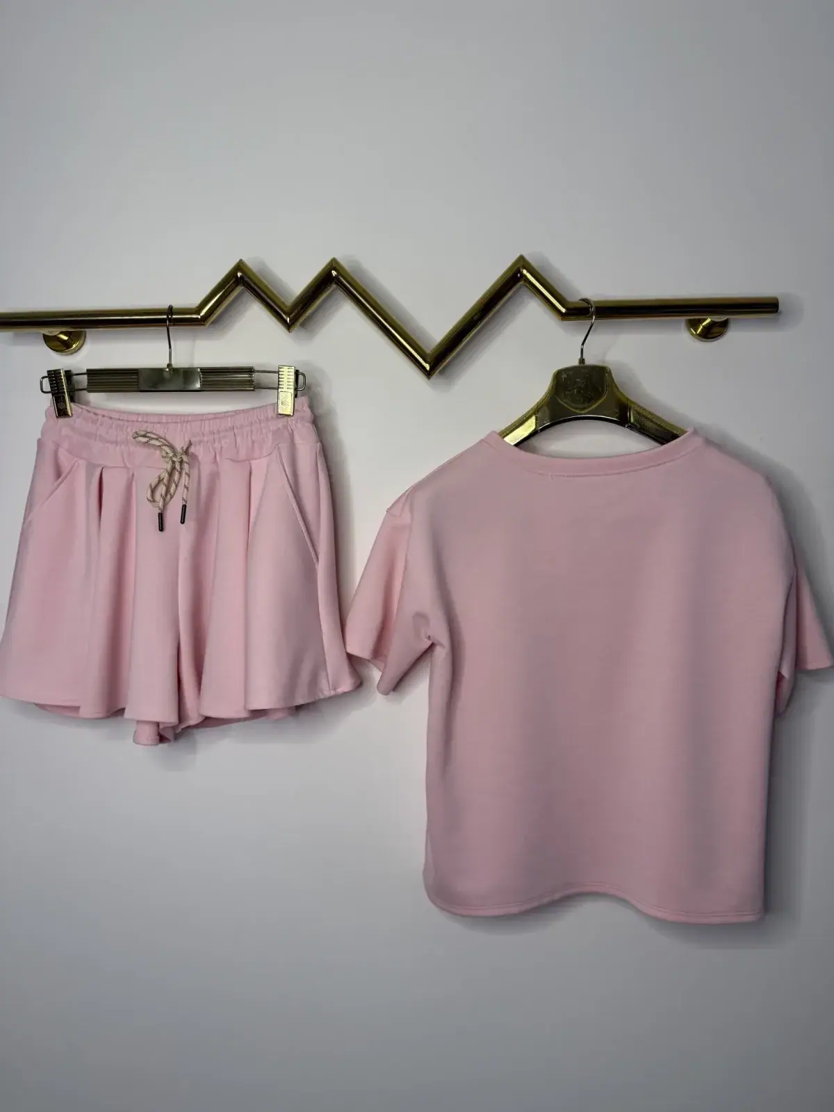 Komplet letni różowy tshirt i spodenki – miniatura 12 z 12