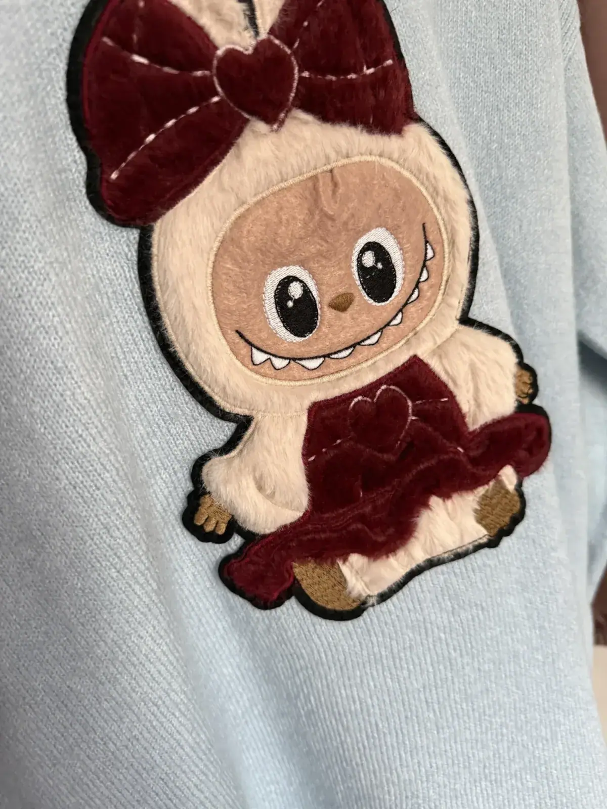 Sweter Lola Bianka niebieski labubu SALE – miniatura 7 z 10