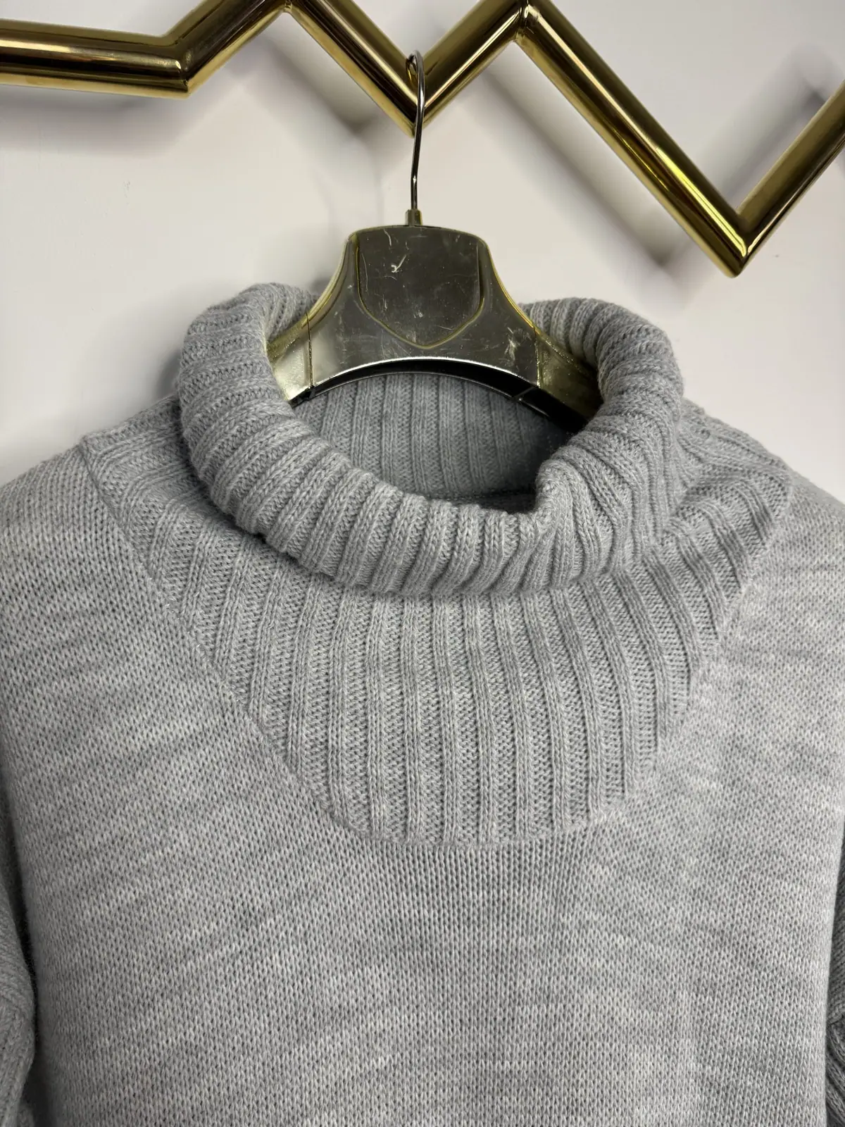 Sweter szary wiązany krótki elegancki – miniatura 8 z 10