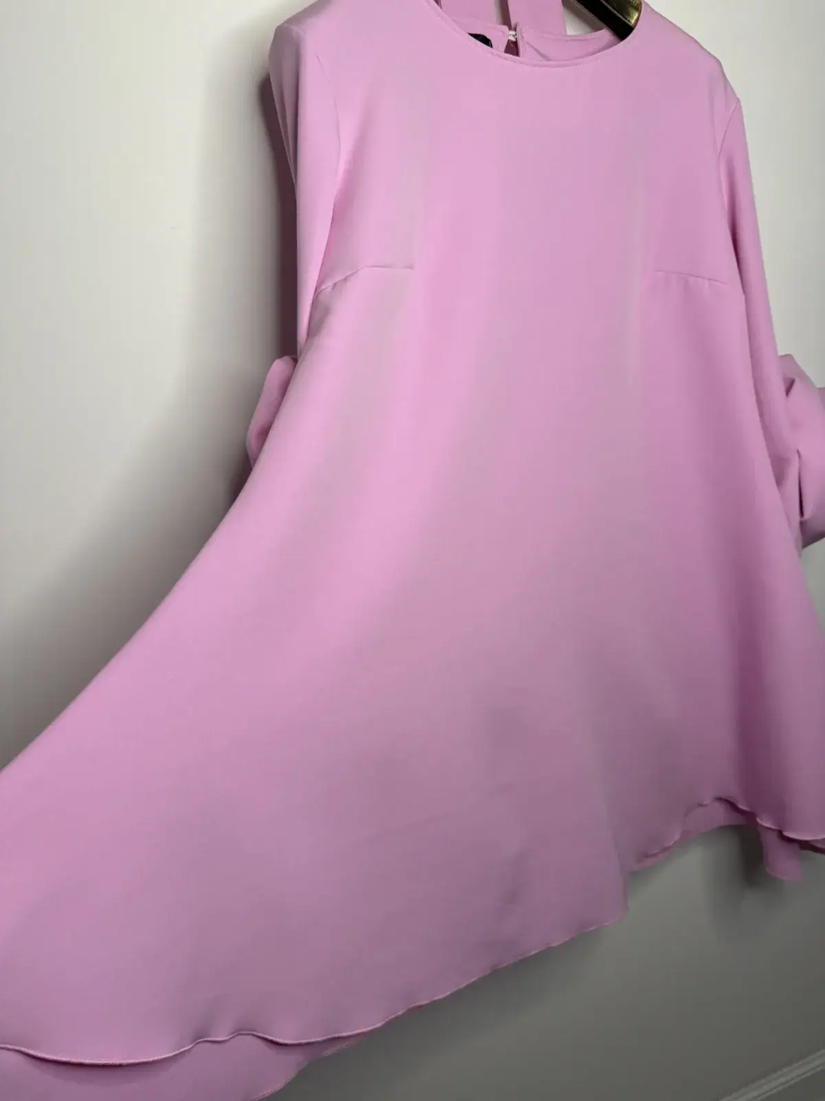 Sukienka Lola Bianka różowa legancka z różą – miniatura 15 z 19