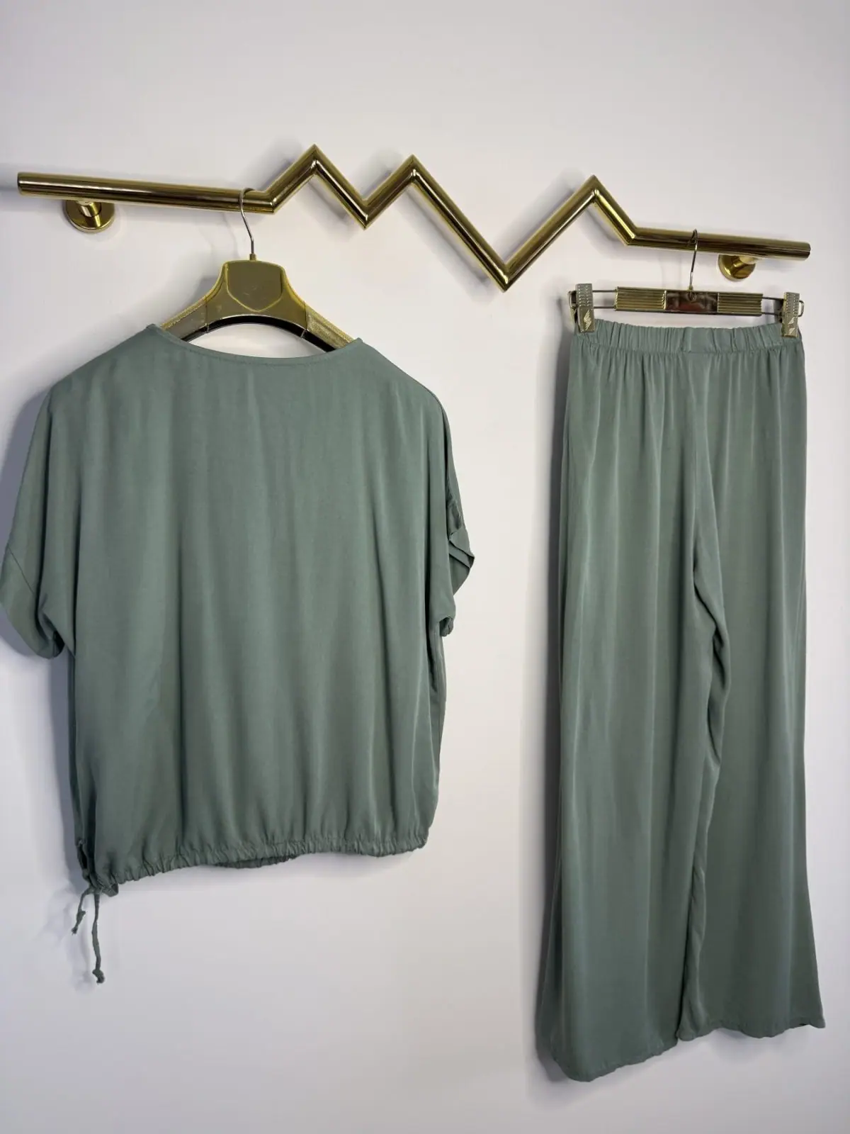 Komplet khaki cieniutki wygodny dresik – miniatura 10 z 12