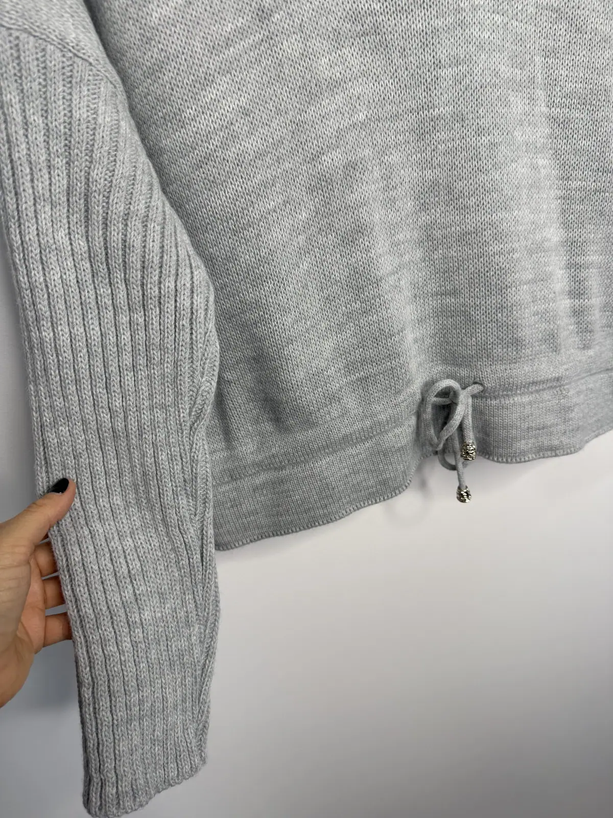 Sweter szary wiązany krótki elegancki – miniatura 7 z 10