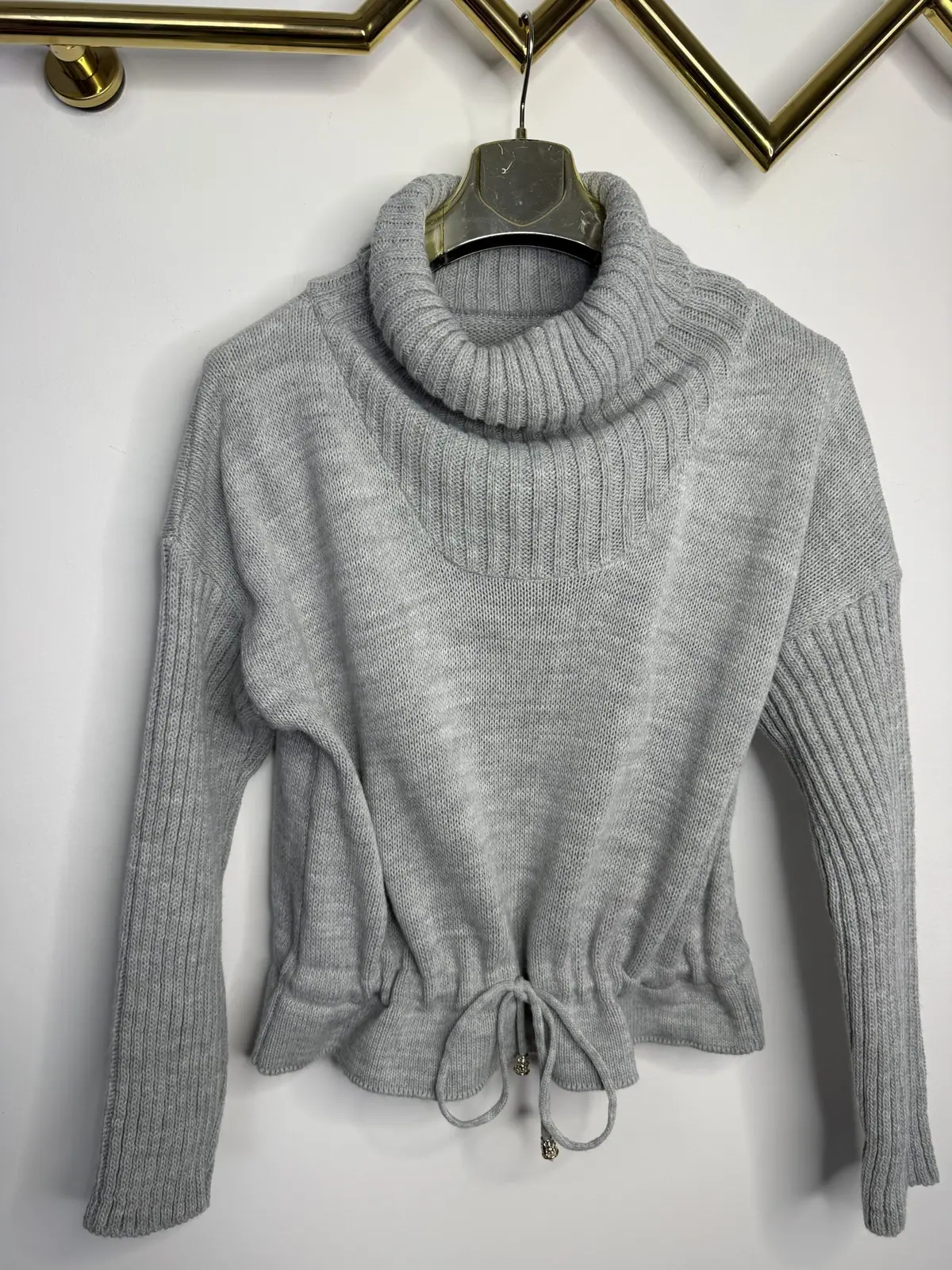 Sweter szary wiązany krótki elegancki – miniatura 6 z 10