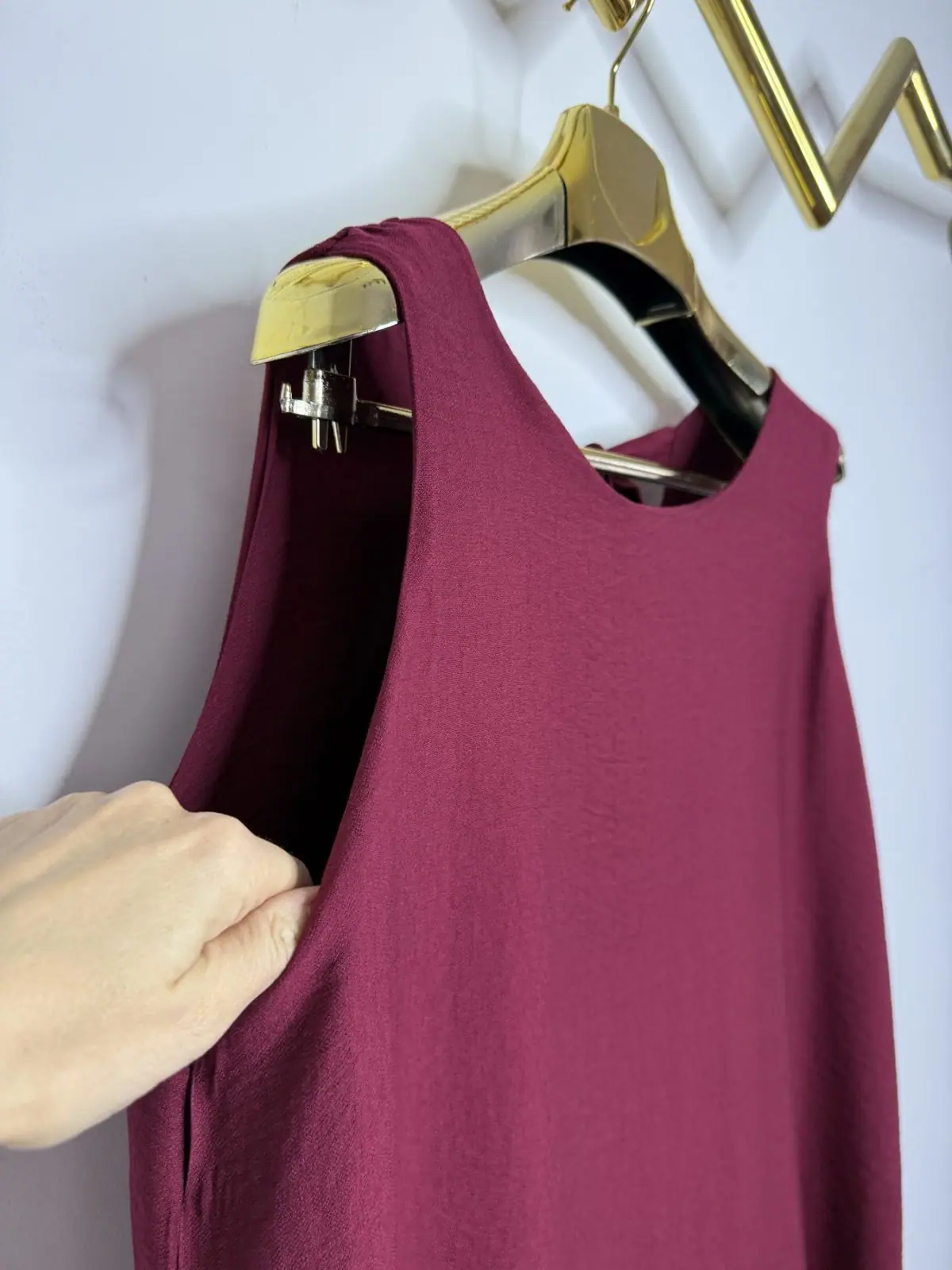 Sukienka bordowa elegancka bez rękawów SALE – miniatura 8 z 11