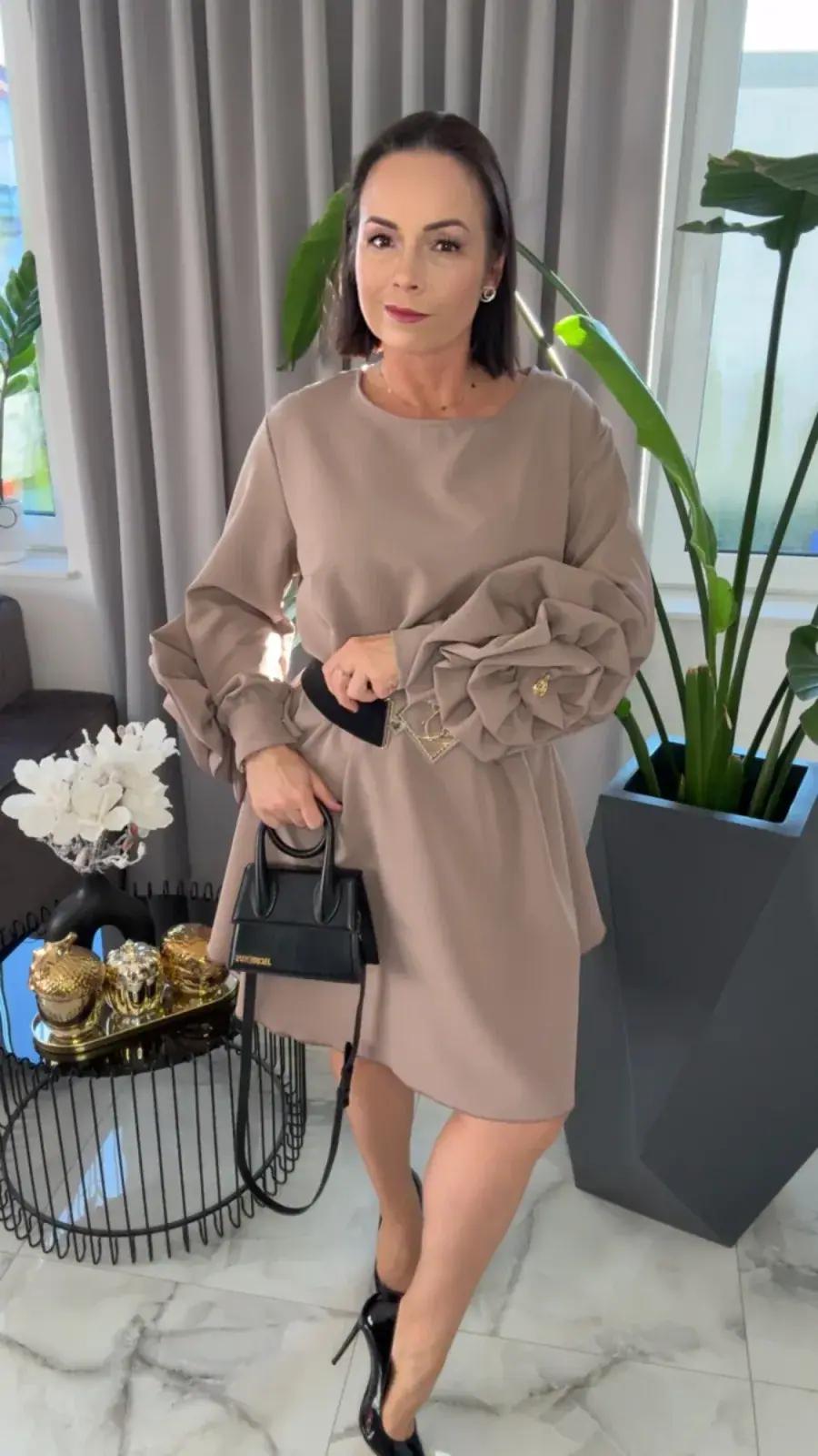Sukienka Lola Bianka elegancka z różą fango – miniatura 7 z 16