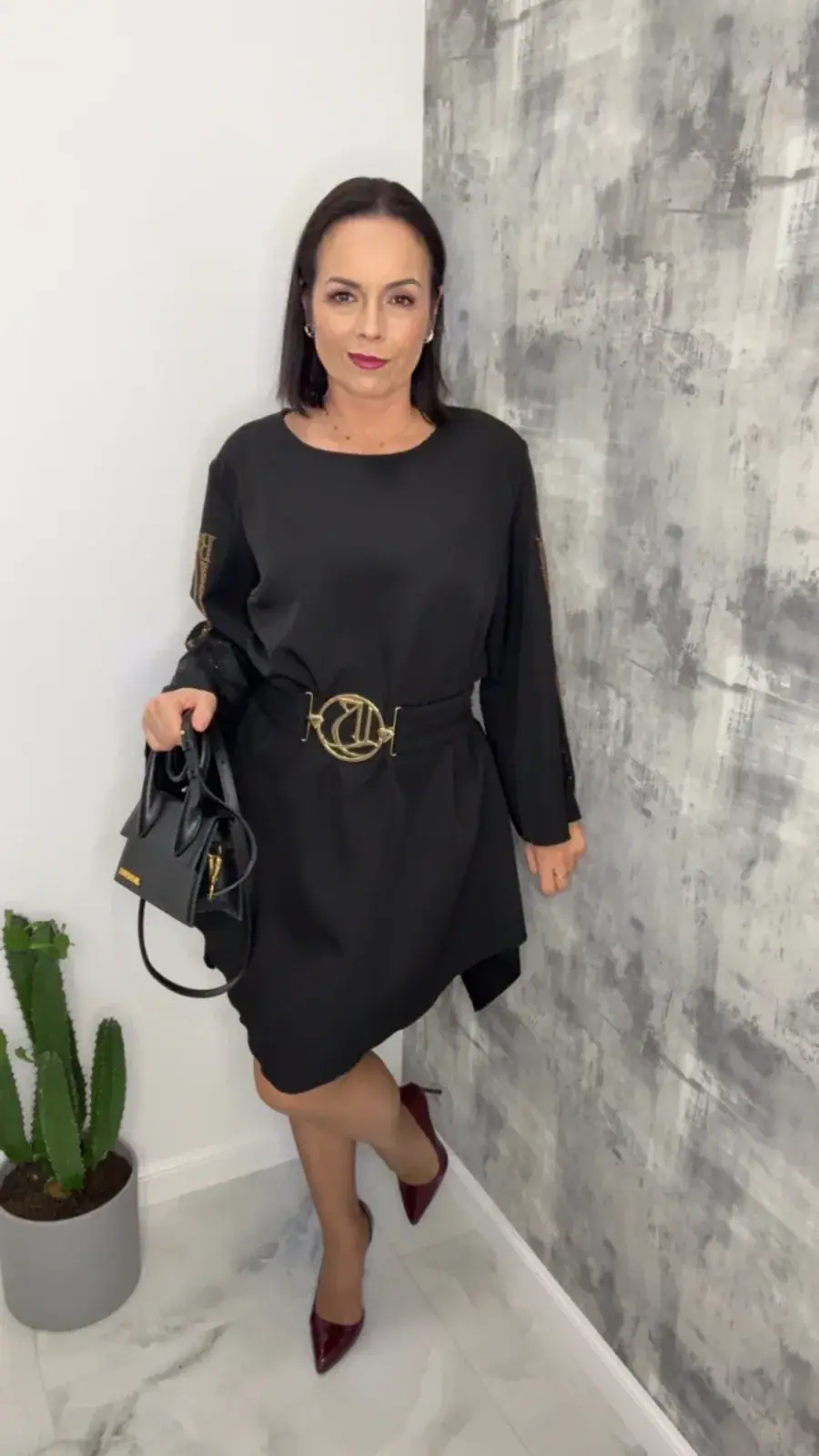 Sukienka Lola Bianka czarna elegancka – miniatura 3 z 7