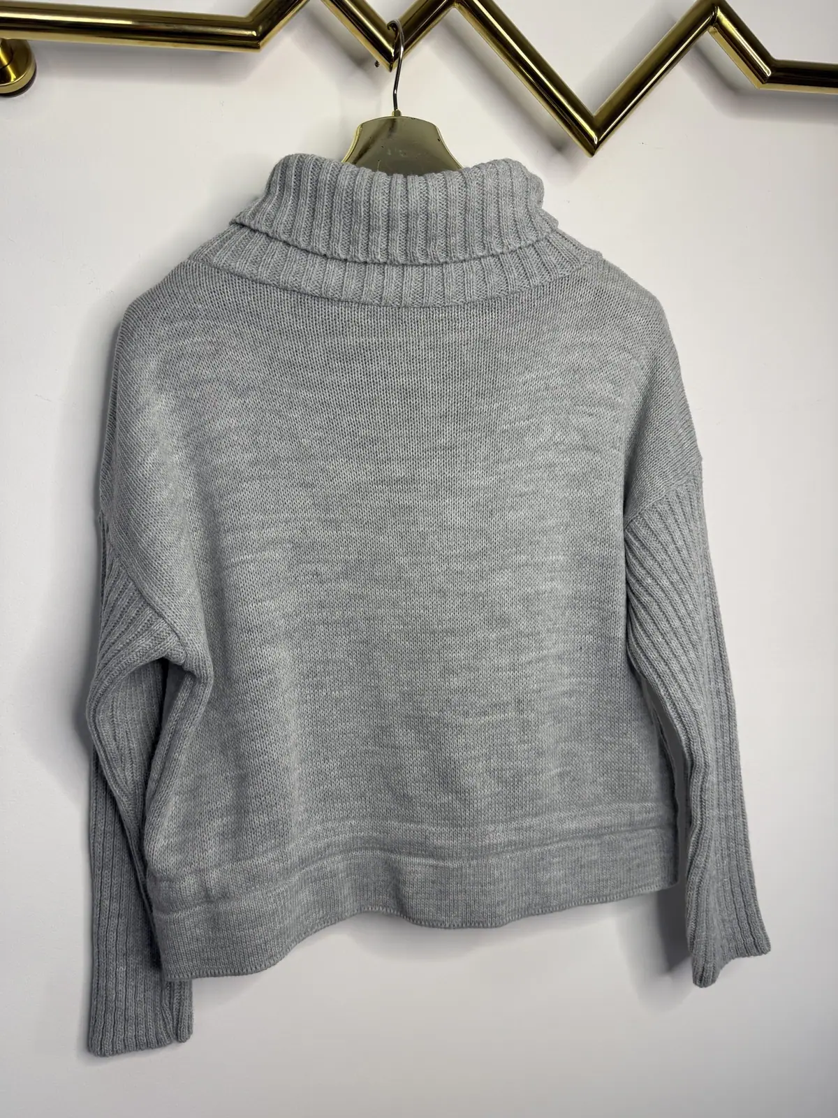 Sweter szary wiązany krótki elegancki – miniatura 9 z 10