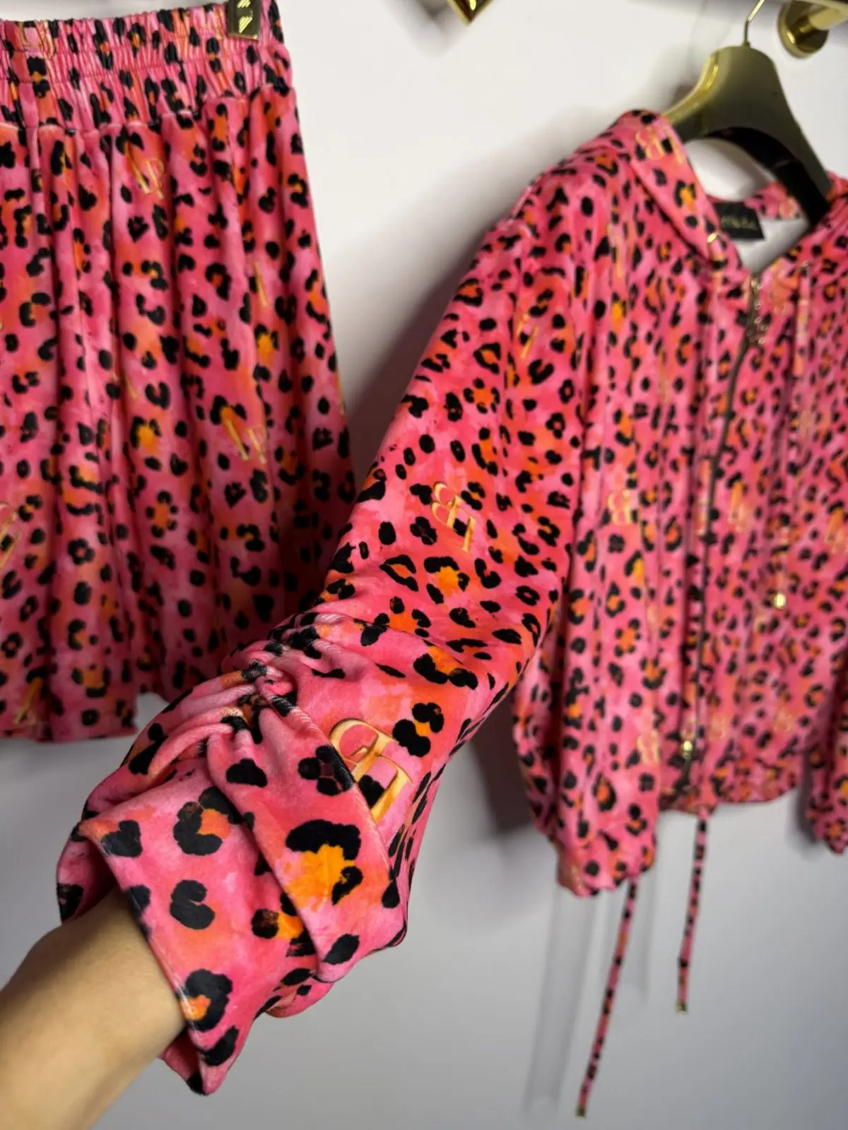 Dres welurowy Lola Bianka różowy bluza spodenki – miniatura 12 z 12