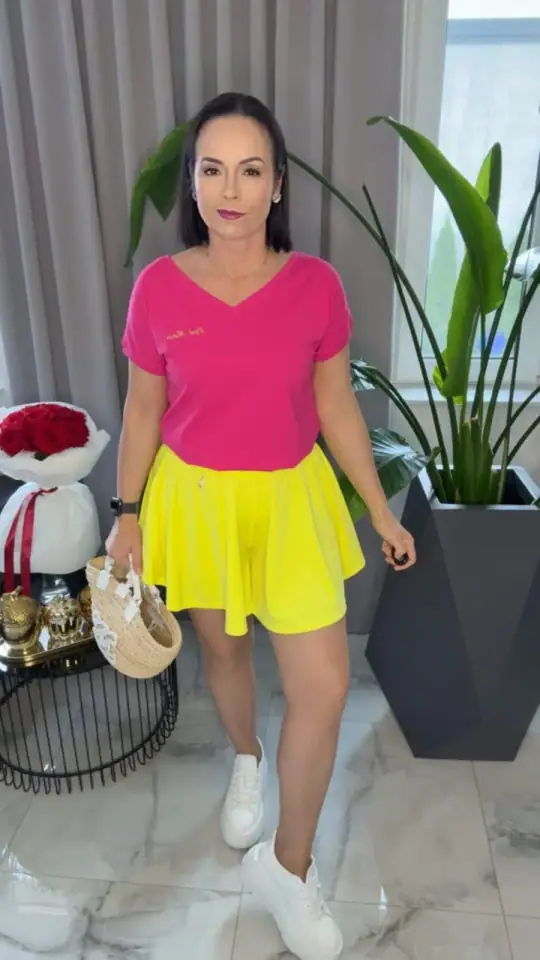 Spodenki Lola Bianka welurowe neon żółty, zdjęcie 2 z 2 – odzież damska Victoria Fashion