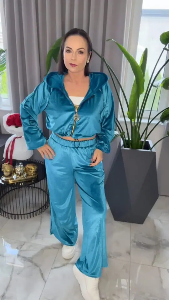 Dres Lola Bianka Pink Mania welurowy niebieski, zdjęcie 1 z 2 – odzież damska Victoria Fashion