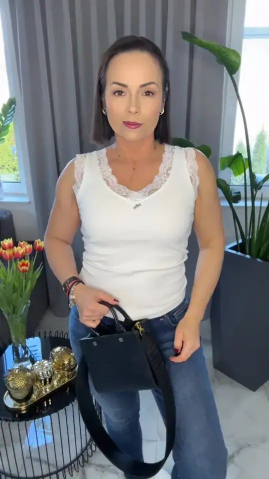 Top biały Lola Bianka Pink Mania bokserka, zdjęcie 2 z 2 – odzież damska Victoria Fashion