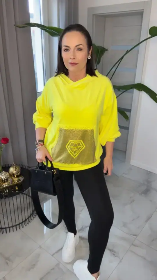 Bluza Lola Bianka welurowa żółta, zdjęcie 1 z 2 – odzież damska Victoria Fashion