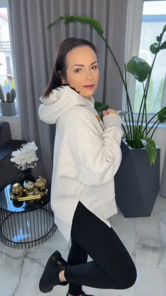 Bluza Lola Bianka szara dresowa, zdjęcie 1 z 2 – odzież damska Victoria Fashion