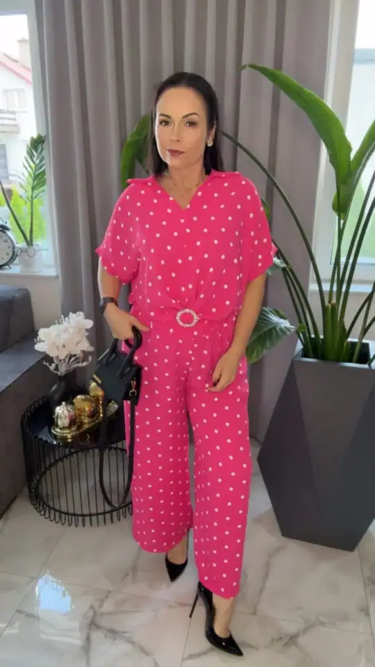Komplet letni różowy w grochy elegancki, zdjęcie 1 z 2 – odzież damska Victoria Fashion