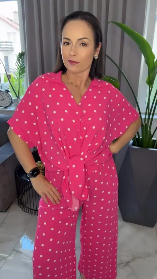 Komplet letni różowy w grochy elegancki, zdjęcie 2 z 2 – odzież damska Victoria Fashion