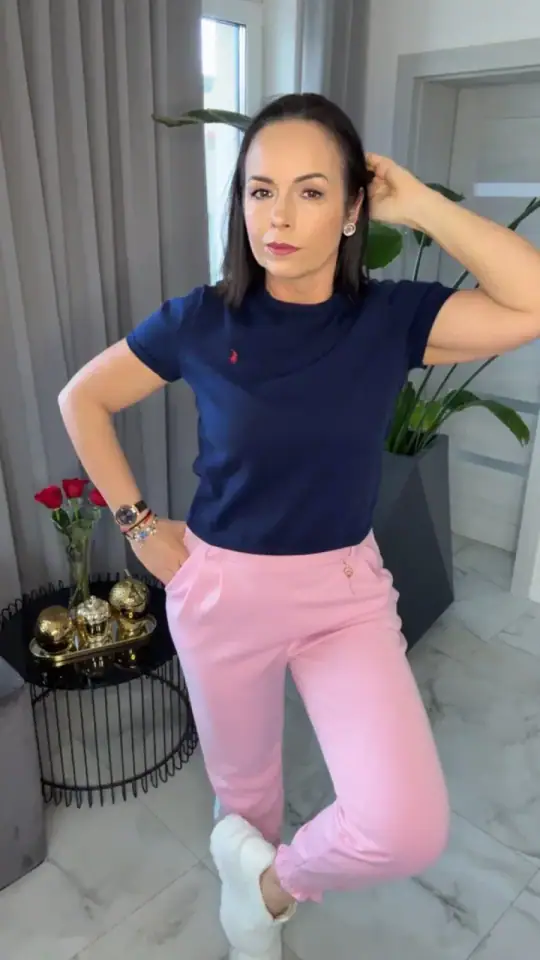 Spodnie różowe dresowe Lola Bianka, zdjęcie 2 z 2 – odzież damska Victoria Fashion