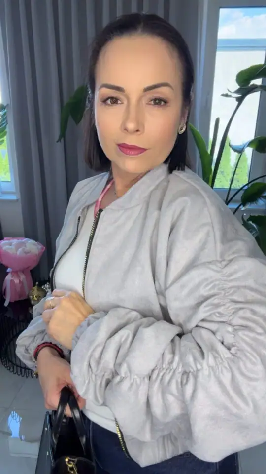 Kurtka szara bomberka Pink Mania Lola Bianka, zdjęcie 2 z 2 – odzież damska Victoria Fashion