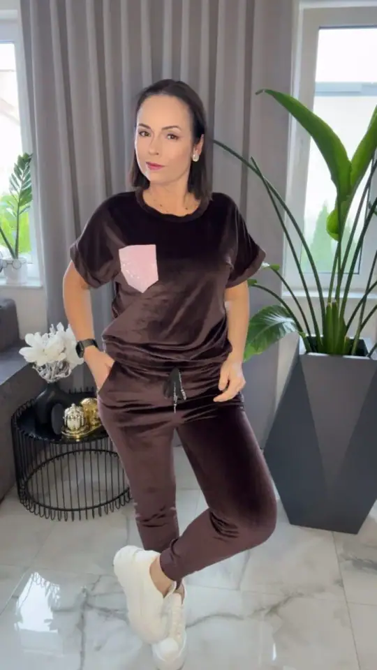 Dres welurowy czekoladowy piękny i wygodny, zdjęcie 1 z 2 – odzież damska Victoria Fashion