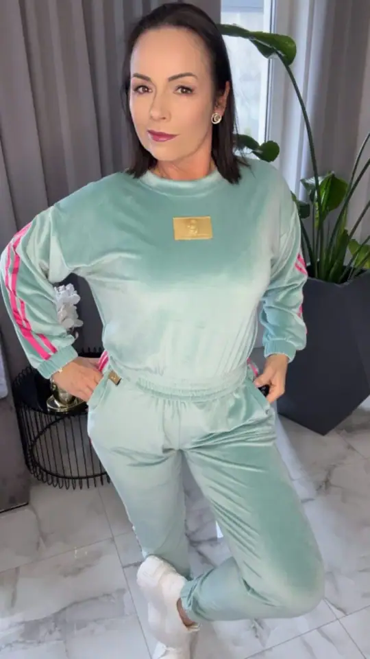 Dres Pink Mania welurowy matcha, zdjęcie 2 z 2 – odzież damska Victoria Fashion