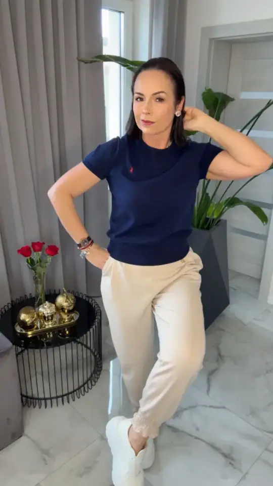 Spodnie bezowe dresowe Lola Bianka, zdjęcie 1 z 2 – odzież damska Victoria Fashion