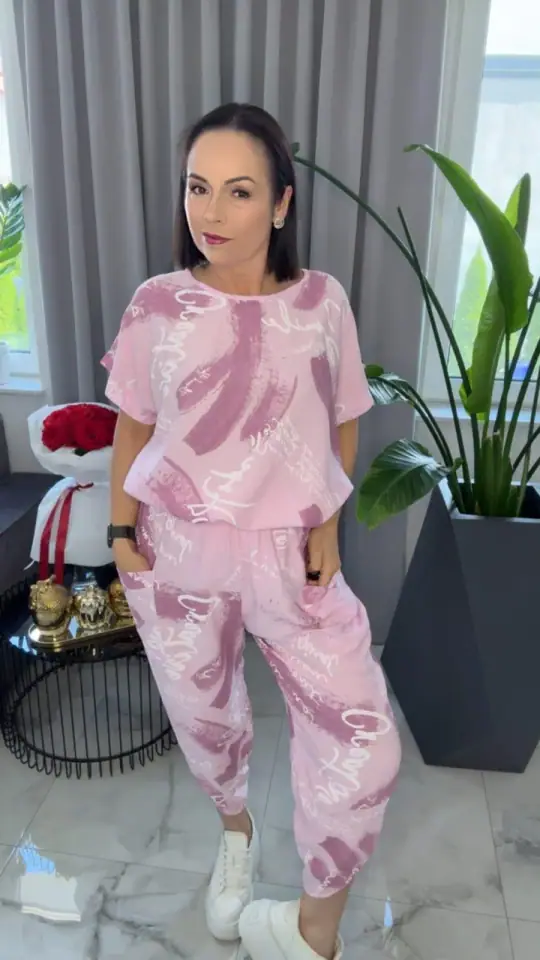 Komplet letni różowy dres wygodny, zdjęcie 1 z 2 – odzież damska Victoria Fashion