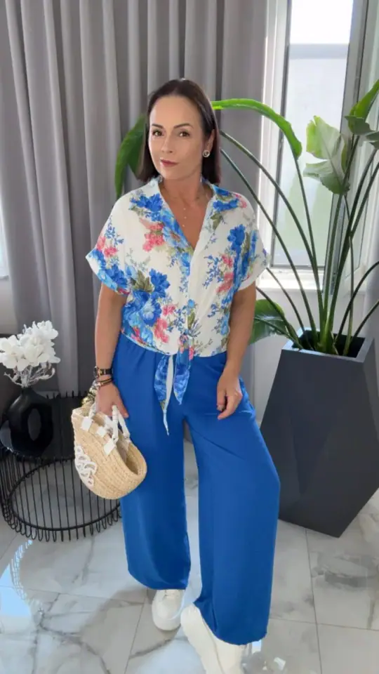 Komplet letni chabrowy w kwiaty, zdjęcie 1 z 2 – odzież damska Victoria Fashion