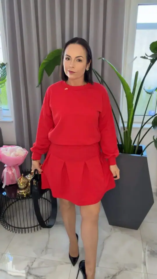 Komplet czerwony Pink Mania Lola Bianka bluza ze spódniczką, zdjęcie 1 z 2 – odzież damska Victoria Fashion