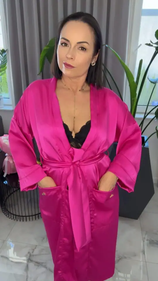 Szlafrok różowy satynowy Pink Mania Lola Bianka, zdjęcie 1 z 2 – odzież damska Victoria Fashion