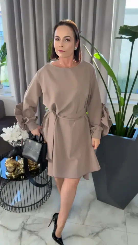 Sukienka Lola Bianka elegancka z różą fango, zdjęcie 2 z 2 – odzież damska Victoria Fashion