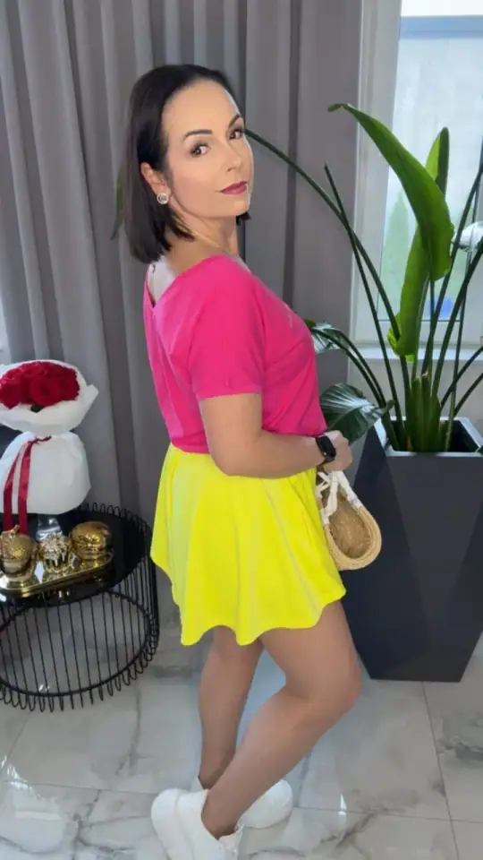 Spodenki Lola Bianka welurowe neon żółty, zdjęcie 1 z 2 – odzież damska Victoria Fashion