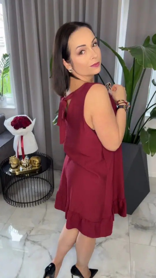 Sukienka bordowa elegancka bez rękawów SALE, zdjęcie 2 z 2 – odzież damska Victoria Fashion