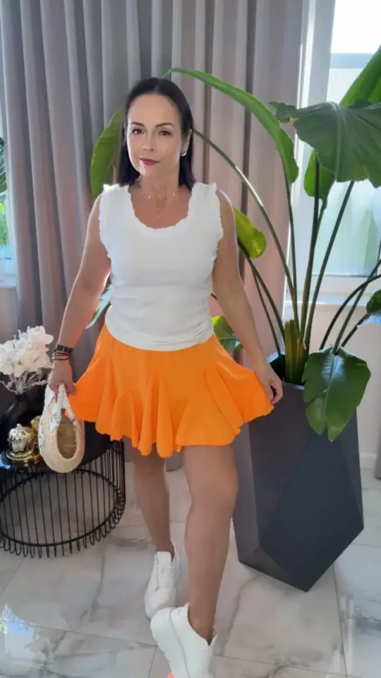 Spódniczka z szortami neon pomarańcz, zdjęcie 1 z 2 – odzież damska Victoria Fashion