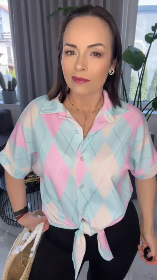 Bluzka wiązana koszula mięta, Lola Bianka, zdjęcie 2 z 2 – odzież damska Victoria Fashion