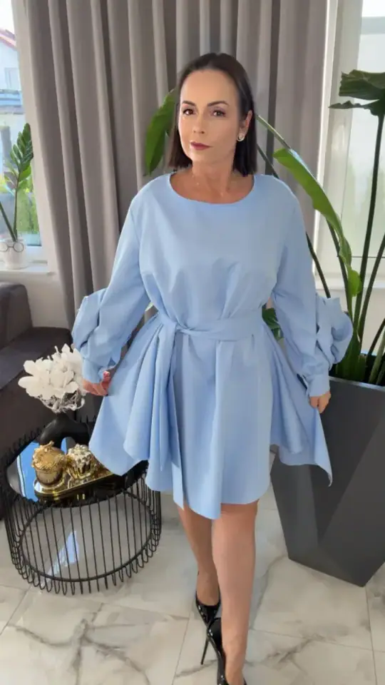 Sukienka Lola Bianka błękitna elegancka z różą, zdjęcie 2 z 2 – odzież damska Victoria Fashion