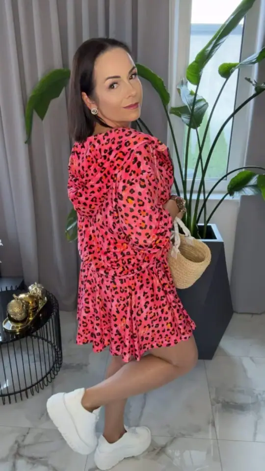 Dres welurowy Lola Bianka różowy bluza spodenki, zdjęcie 2 z 2 – odzież damska Victoria Fashion