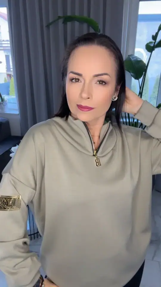 Bluza Lola Bianka khaki, zdjęcie 2 z 2 – odzież damska Victoria Fashion