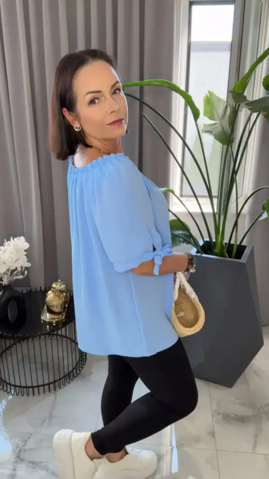 Bluzka hiszpanka błękitna piękna, zdjęcie 2 z 2 – odzież damska Victoria Fashion