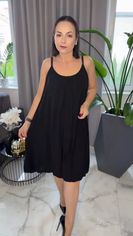 Sukienka na ramiączkach czarna rewelacyjna, zdjęcie 2 z 2 – odzież damska Victoria Fashion