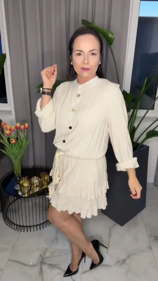 Sukienka Lola Bianka beżowa letnia, zdjęcie 2 z 2 – odzież damska Victoria Fashion