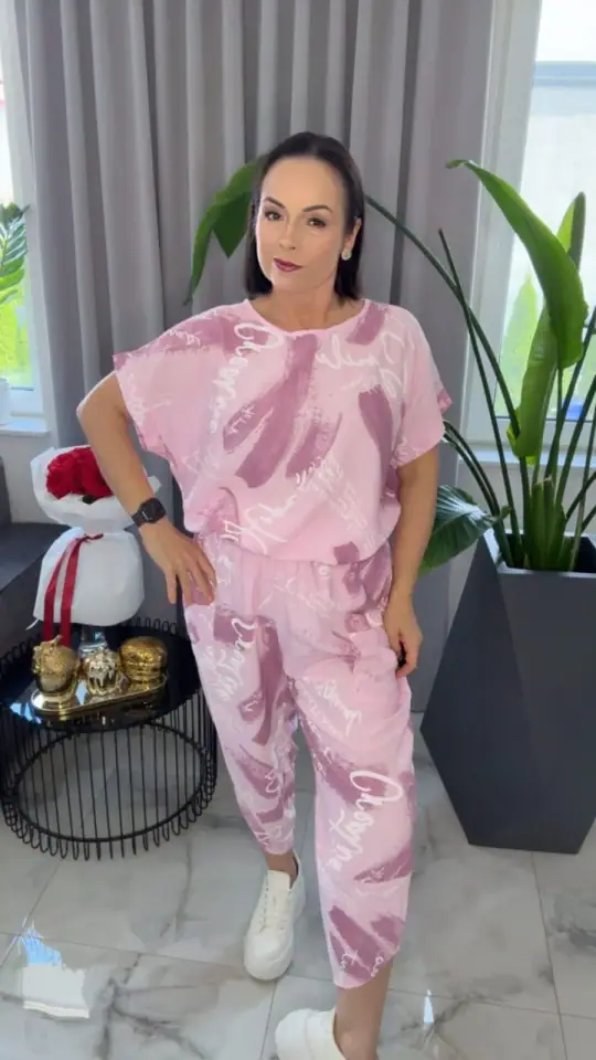 Komplet letni różowy dres wygodny, zdjęcie 2 z 2 – odzież damska Victoria Fashion