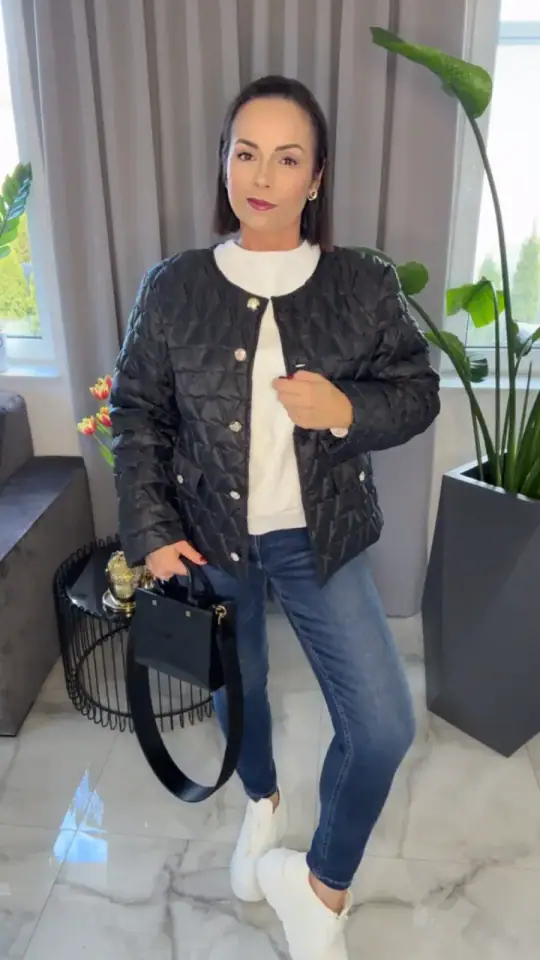 Kurtka czarna pikowana, zdjęcie 1 z 2 – odzież damska Victoria Fashion